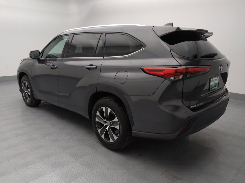 Used 2021 Toyota Highlander XLE image 3