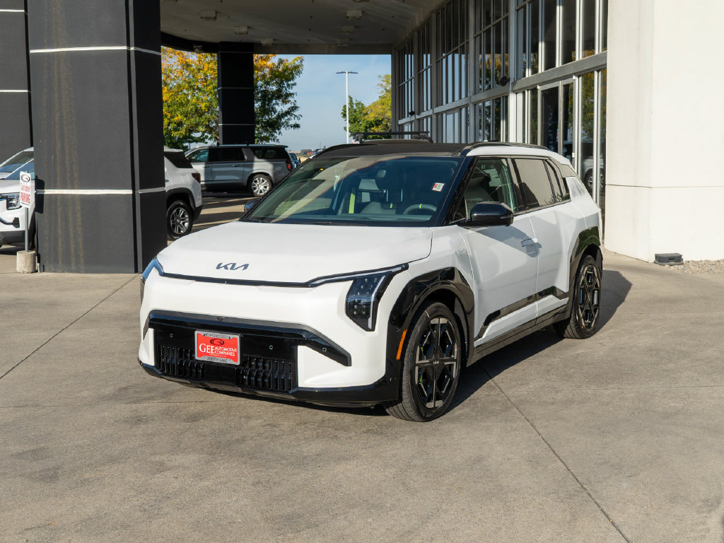 New 2027 Kia EV3 GT AWD/4WD image 3
