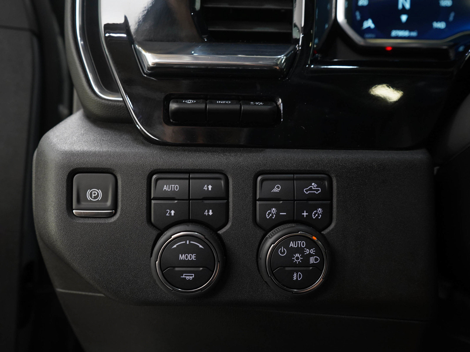 Used 2025 Chevrolet Silverado 1500 LTZ w/ LTZ Premium Package AWD/4WD image 27