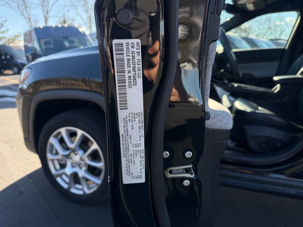 Used 2023 Jeep Compass Latitude image 30