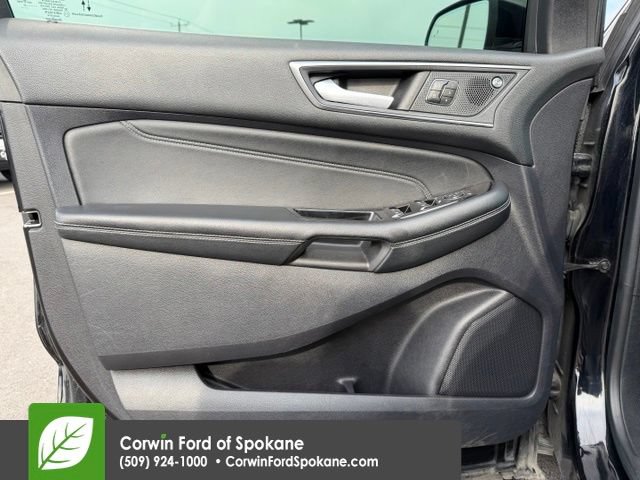 Used 2020 Ford Edge Titanium w/ Equipment Group 301A AWD/4WD image 22
