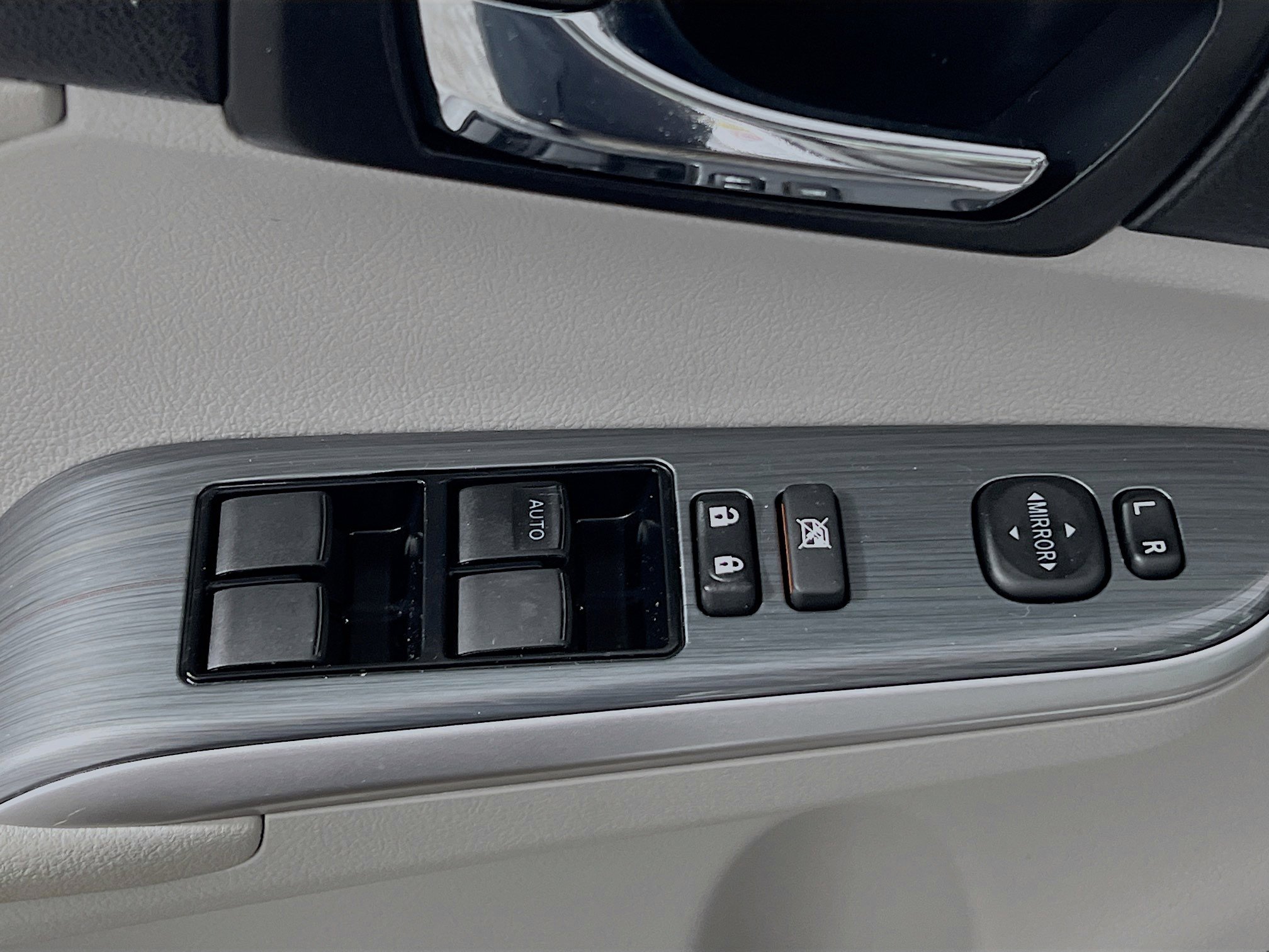 Used 2014 Toyota Camry XLE w/ Leather Package FWD image 17