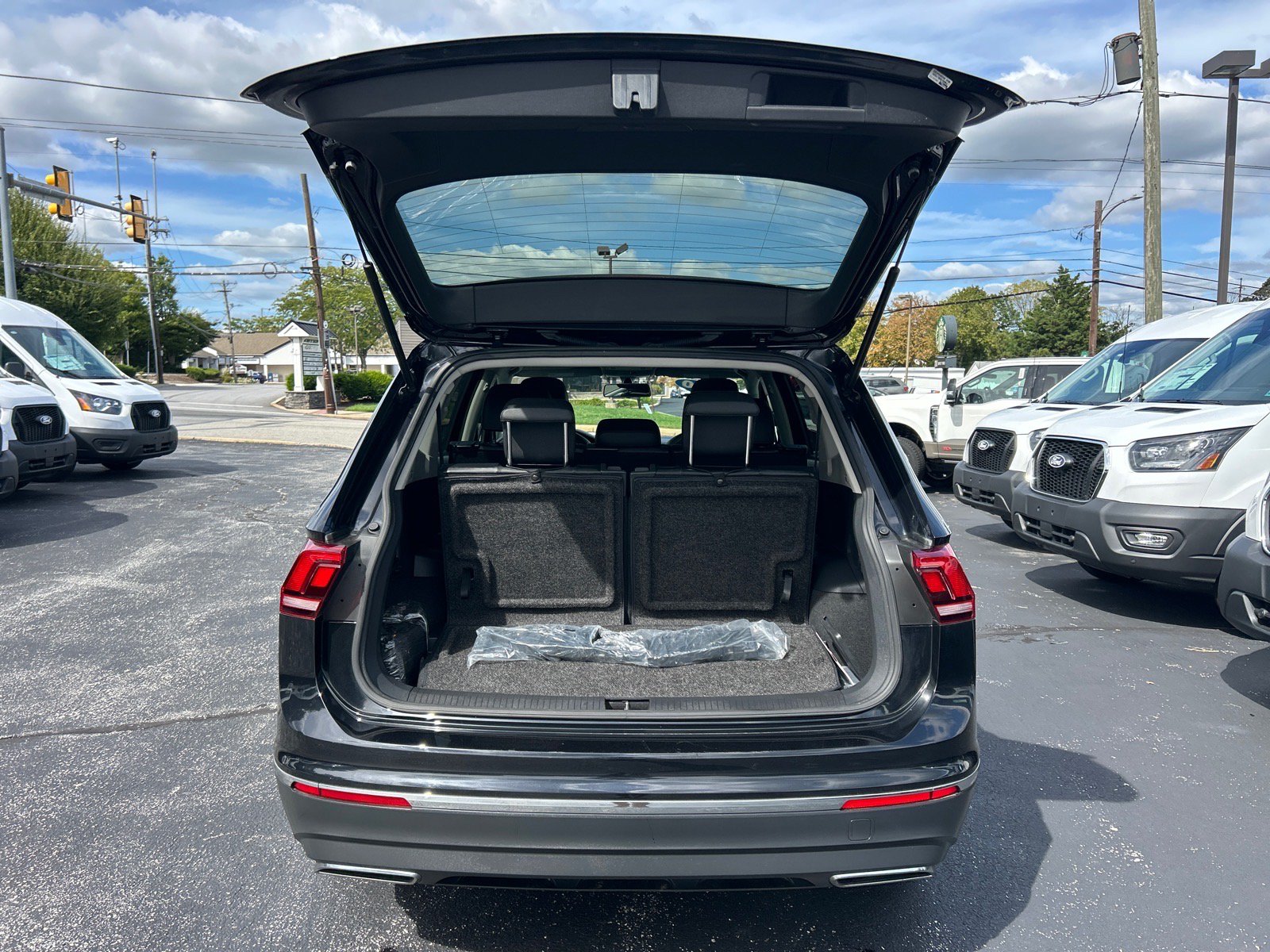 Used 2020 Volkswagen Tiguan SE w/ Panoramic Sunroof Package AWD/4WD image 14