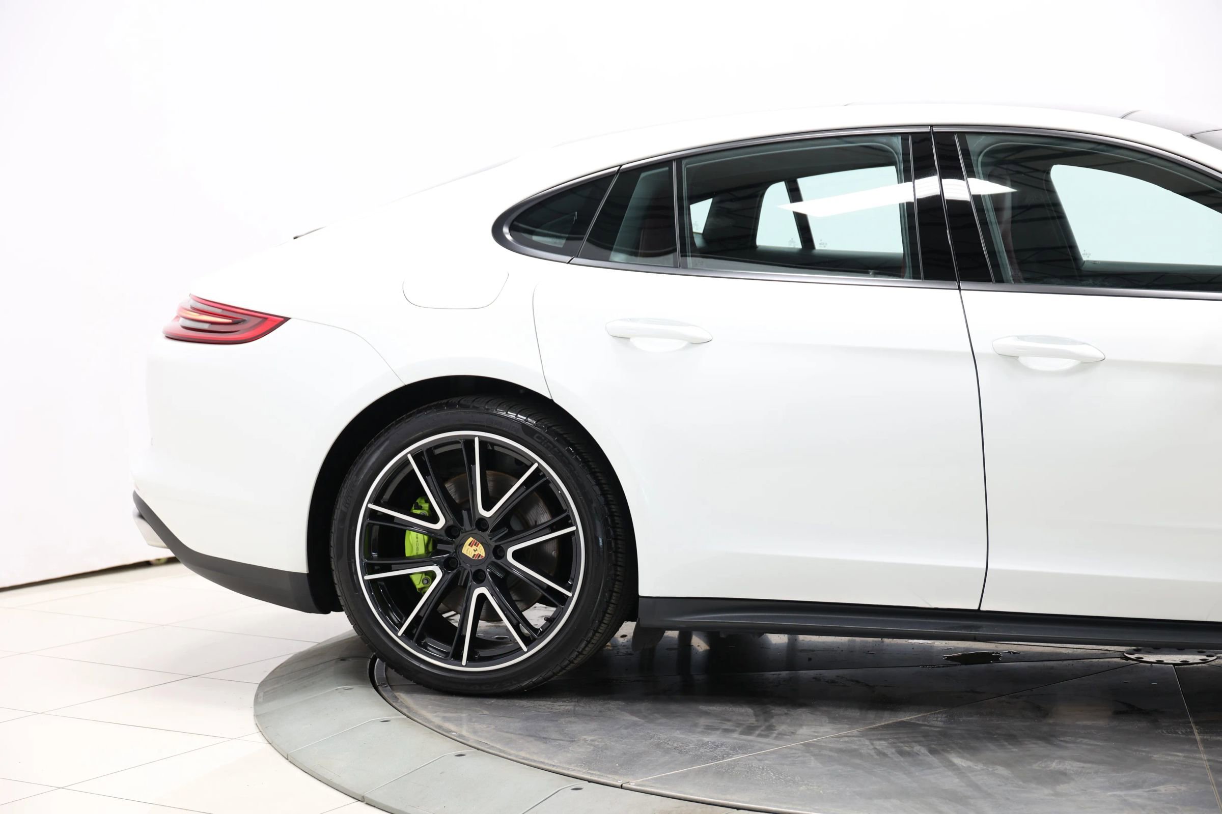 Used 2019 Porsche Panamera 4 AWD/4WD image 75
