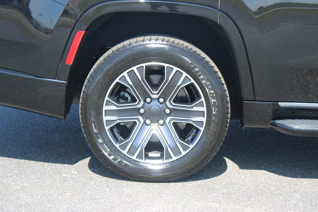 Used 2024 Jeep Wagoneer Series II w/ Flexible Seating Group image 13