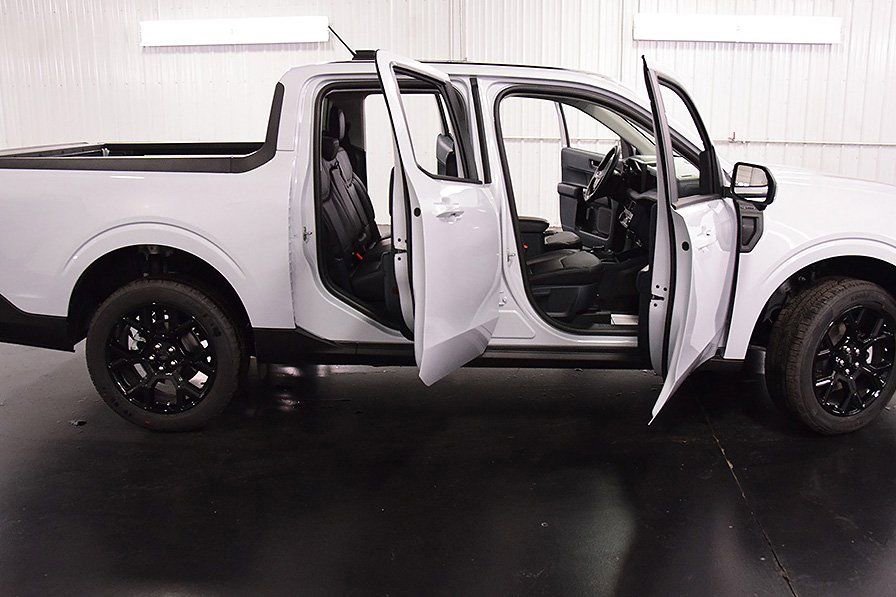 New 2025 Ford Maverick Lariat w/ Black Appearance Package image 34