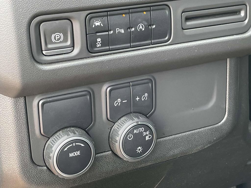 Used 2023 Chevrolet Suburban LT image 17