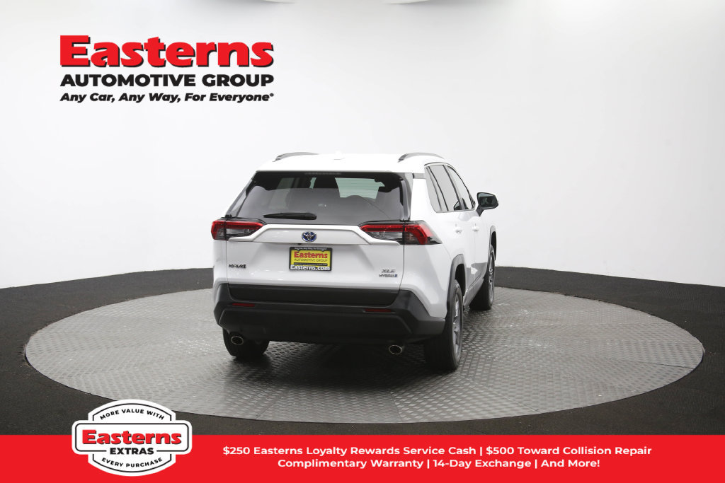 Used 2022 Toyota RAV4 XLE AWD/4WD image 39