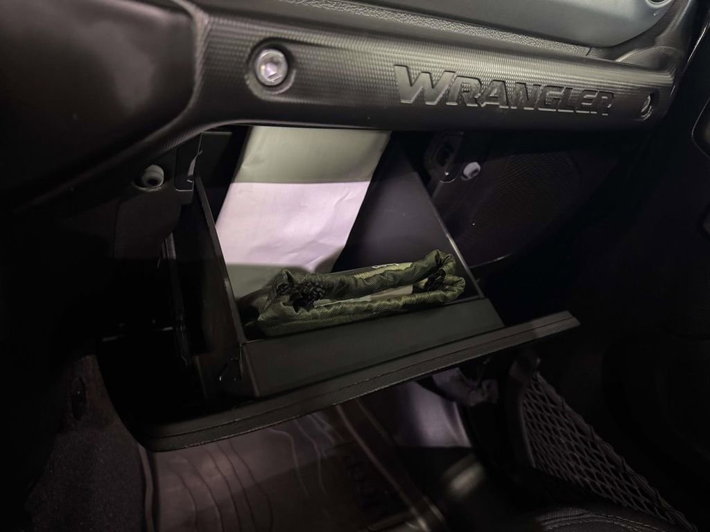 Used 2022 Jeep Wrangler Sport AWD/4WD image 28
