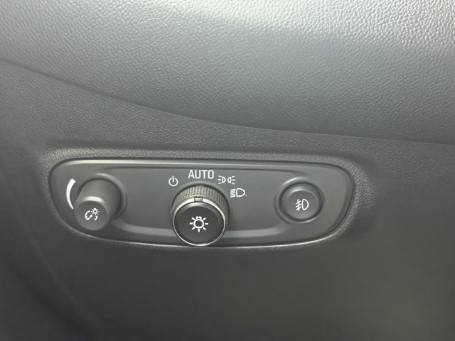 Used 2021 Chevrolet Equinox Premier FWD image 28