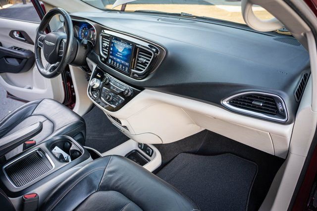 Used 2017 Chrysler Pacifica Touring-L Plus image 35