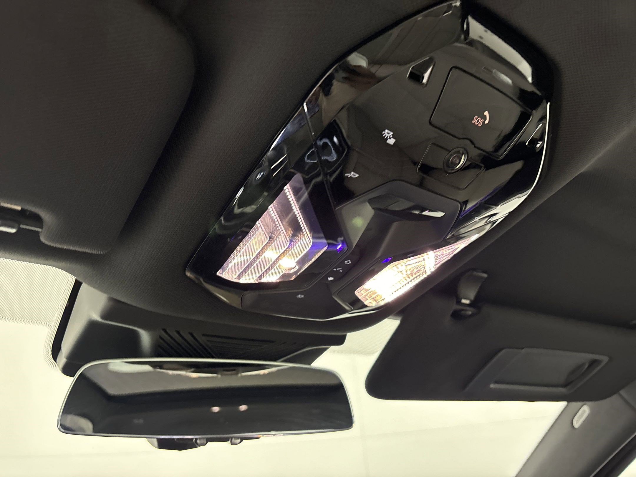 Certified 2024 BMW i7 xDrive60 w/ Premium Package image 17