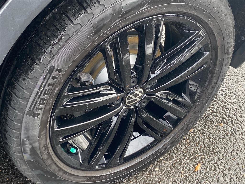 Certified 2022 Volkswagen Tiguan SE R-Line image 22