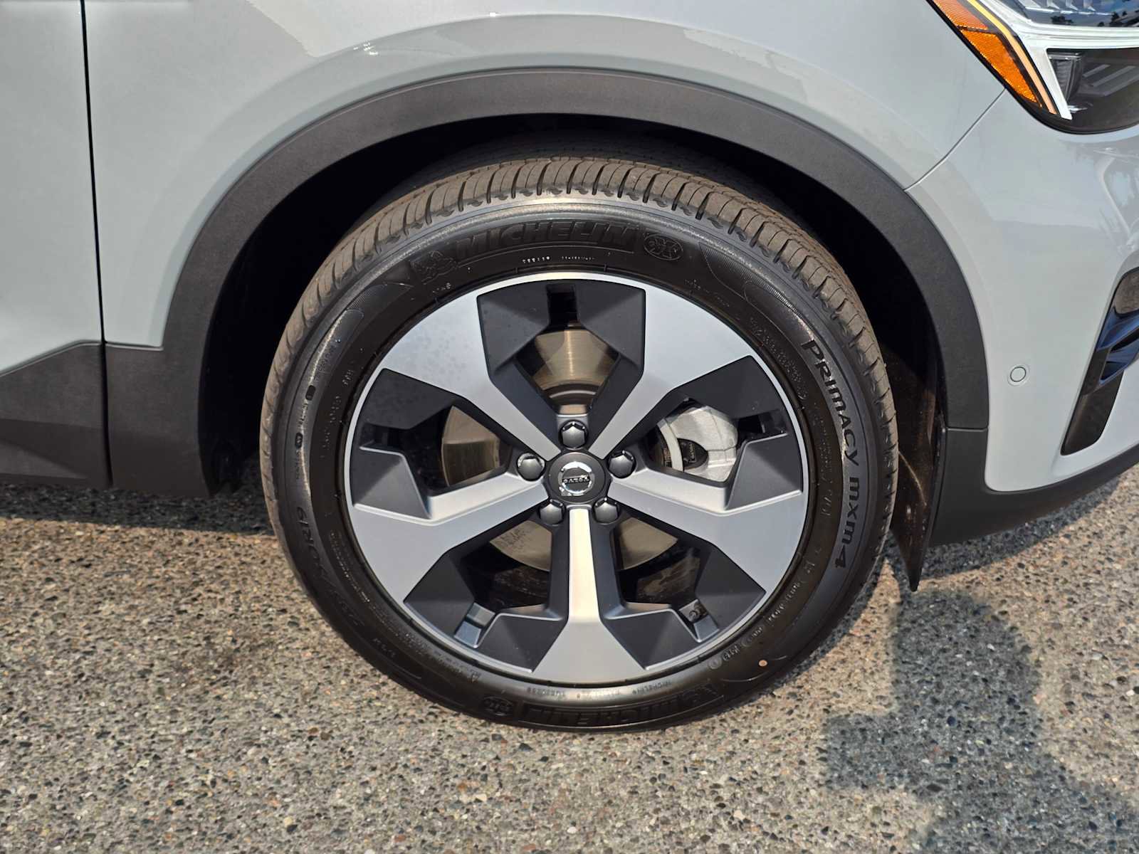 New 2026 Volvo XC40 B5 Plus w/ Protection Package Premier image 9