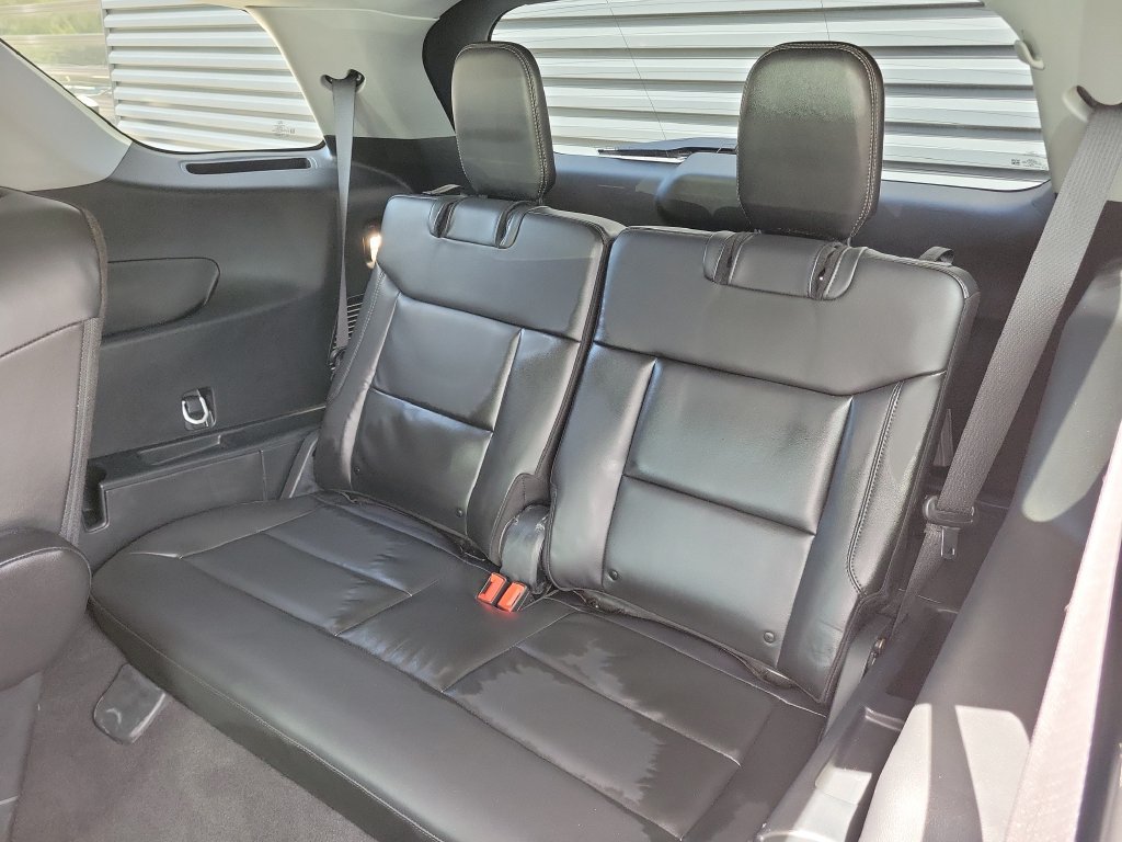 Used 2024 Ford Explorer XLT w/ Equipment Group 202A RWD image 20
