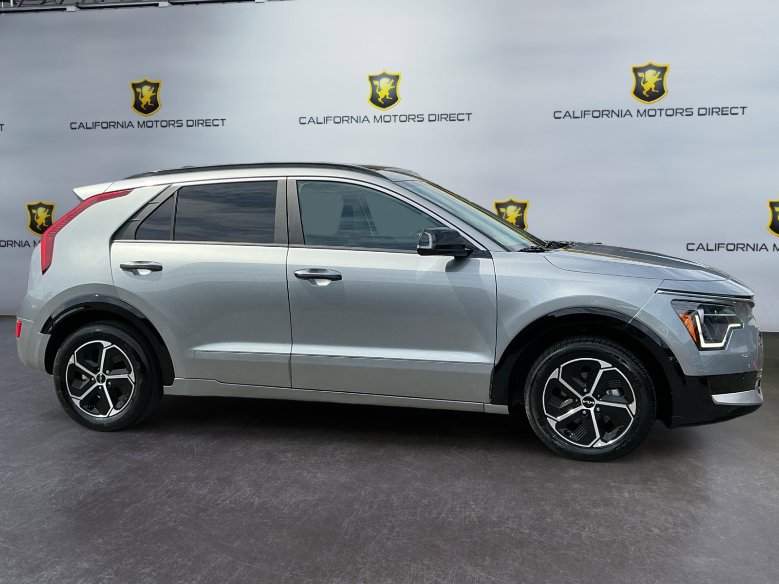 Used 2024 Kia Niro SX image 4