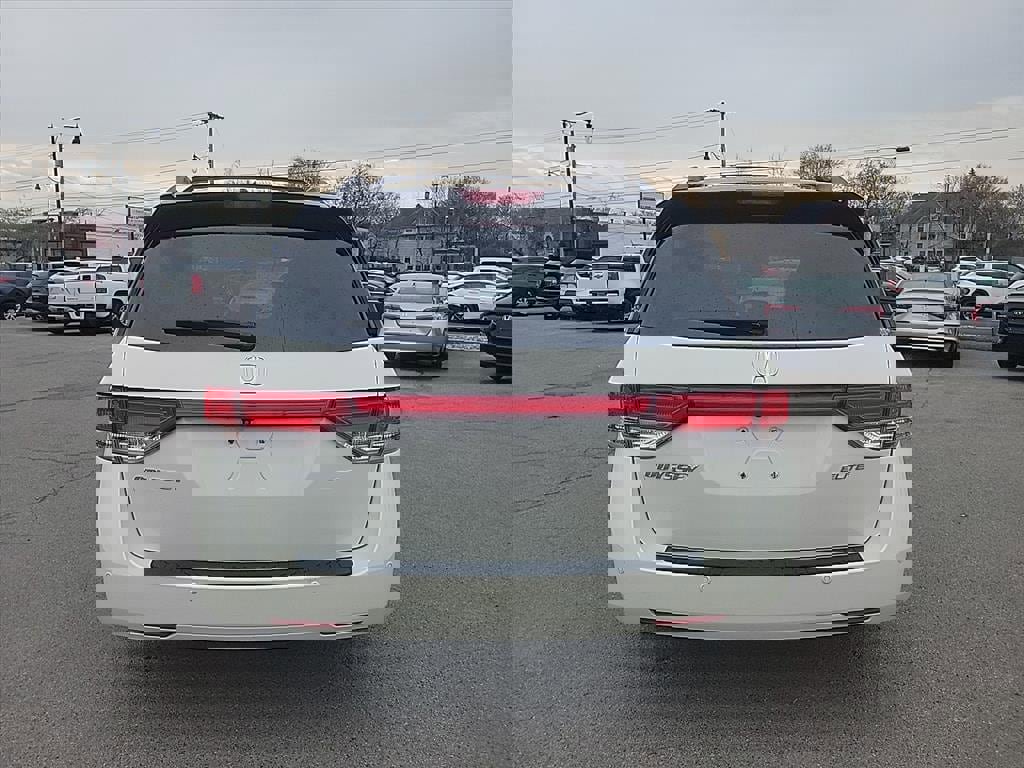 Used 2015 Honda Odyssey Touring Elite image 4