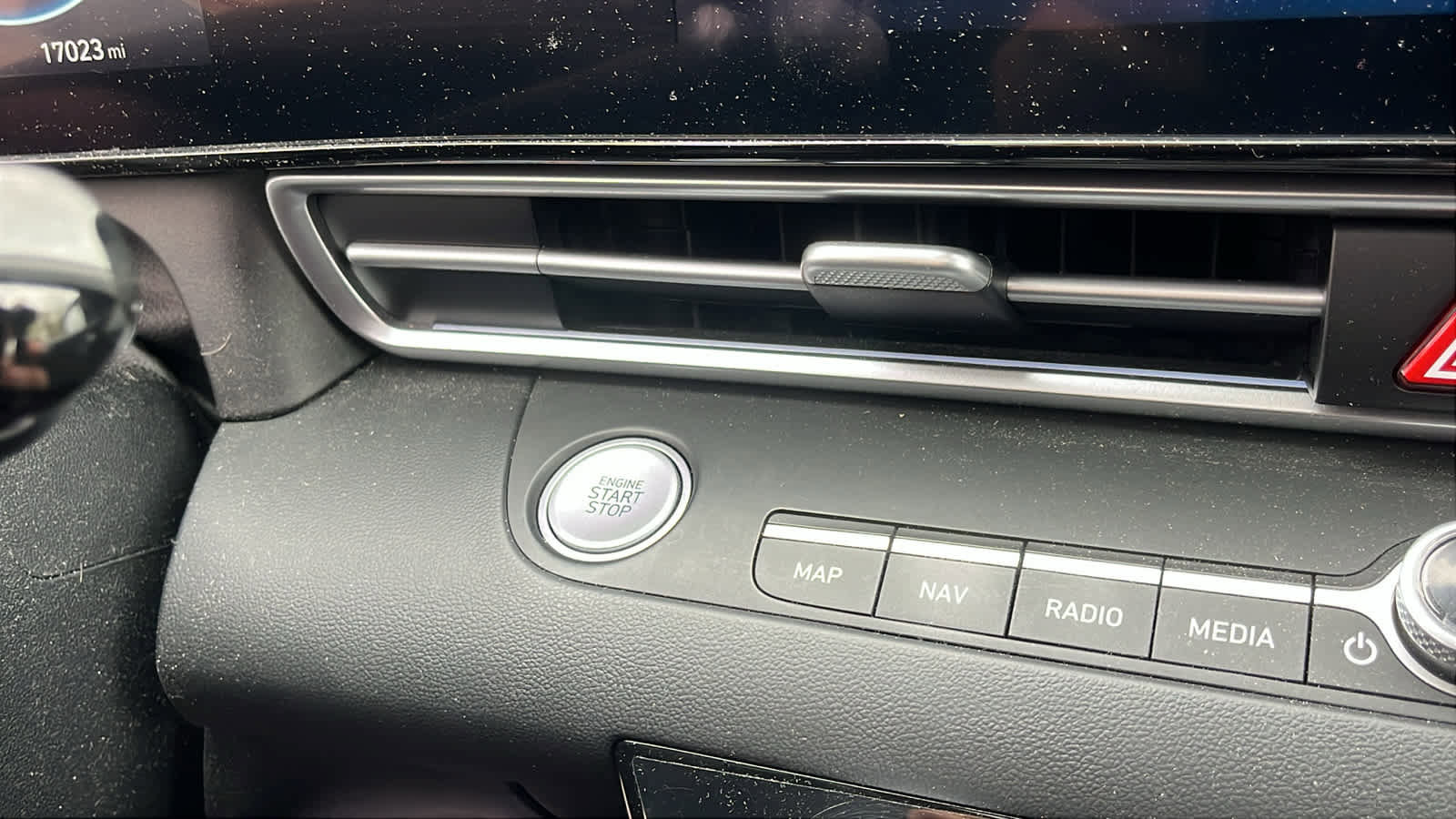 Used 2024 Hyundai Elantra Limited FWD image 19