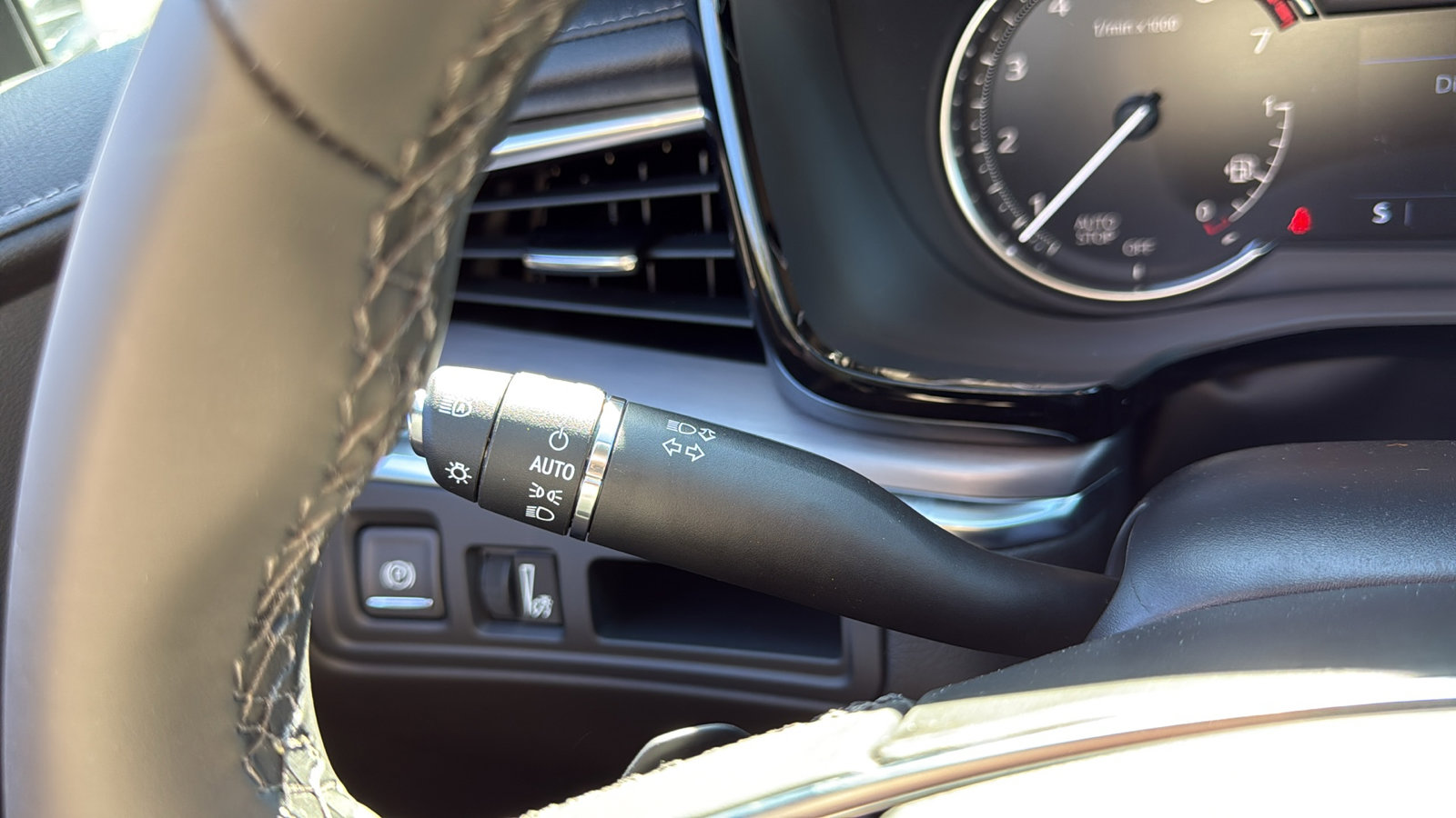 New 2025 Cadillac XT5 Luxury image 15