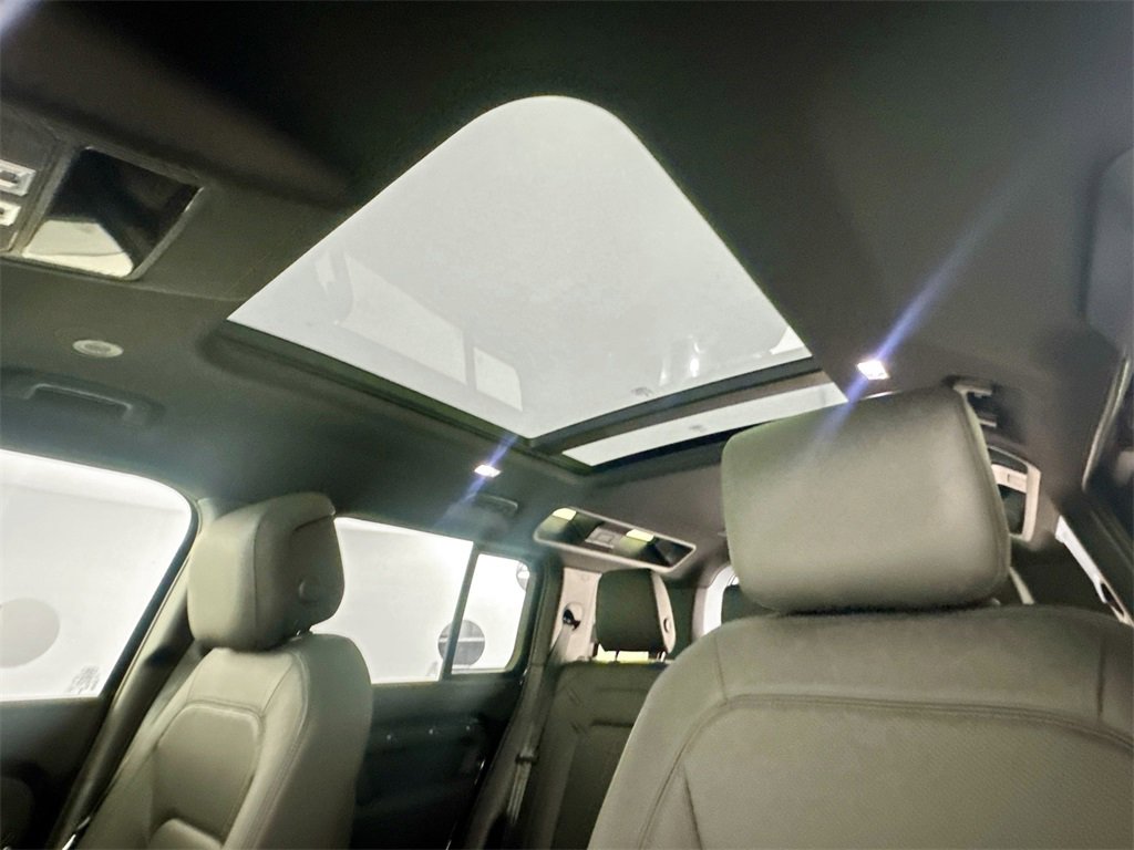 New 2026 Land Rover Defender 110 X-Dynamic SE image 21