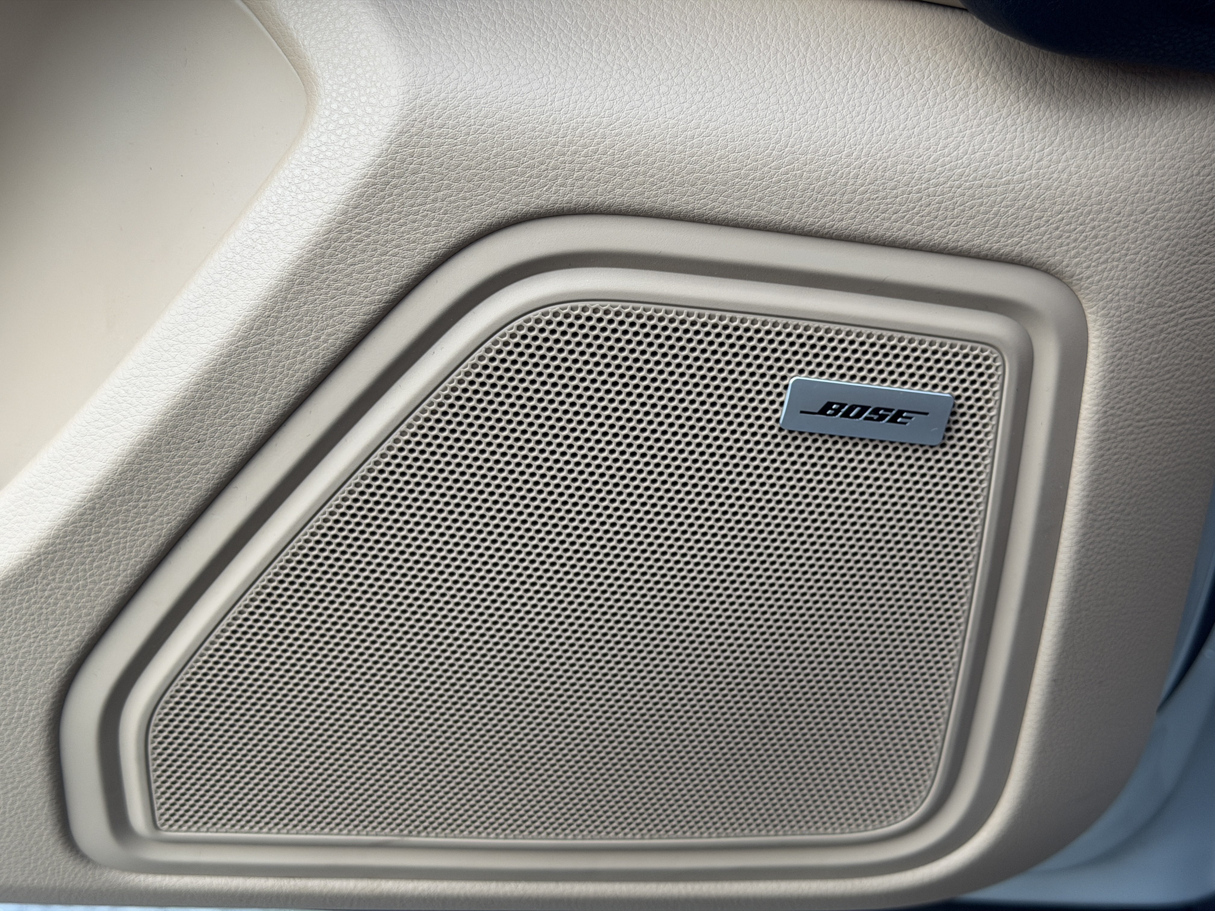 Certified 2023 Porsche Macan AWD/4WD image 22