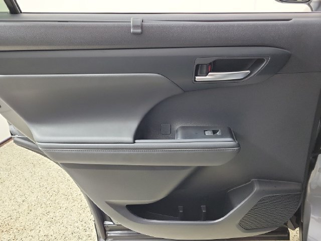 Used 2026 Toyota Highlander XLE AWD/4WD image 15