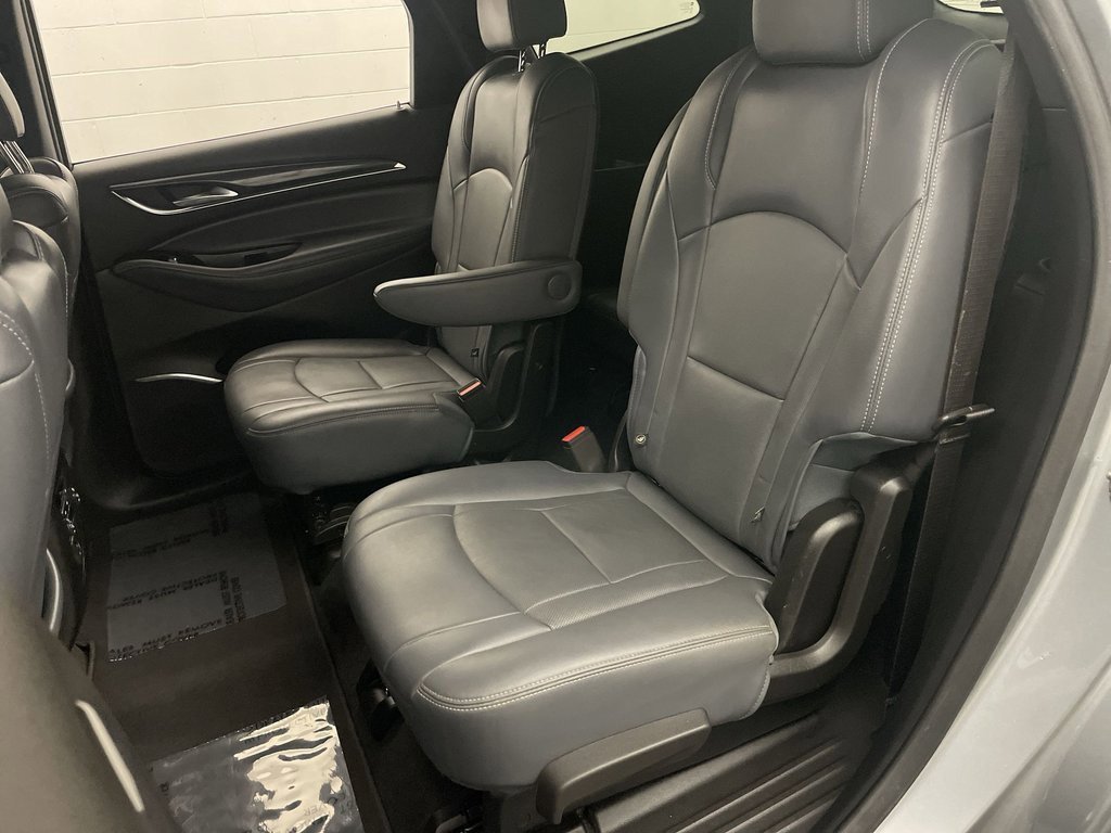 Used 2023 Buick Enclave Essence image 18