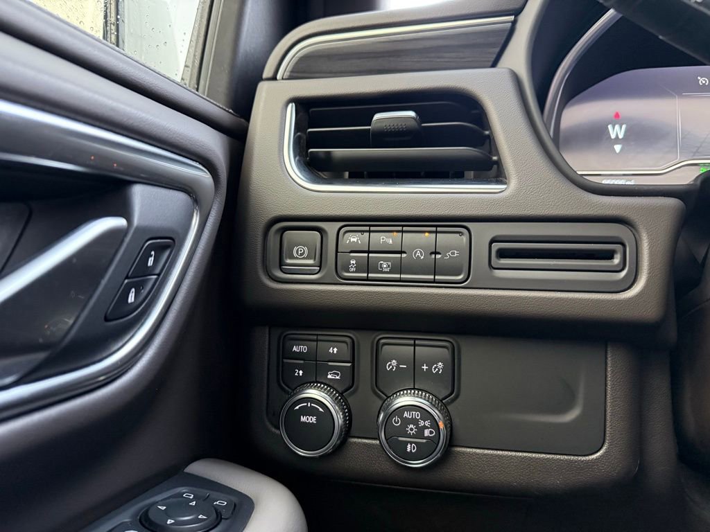 Used 2022 GMC Yukon SLT w/ SLT Premium Package image 12