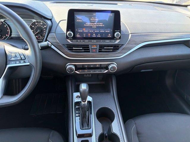 Used 2025 Nissan Altima 2.5 SV AWD/4WD image 19