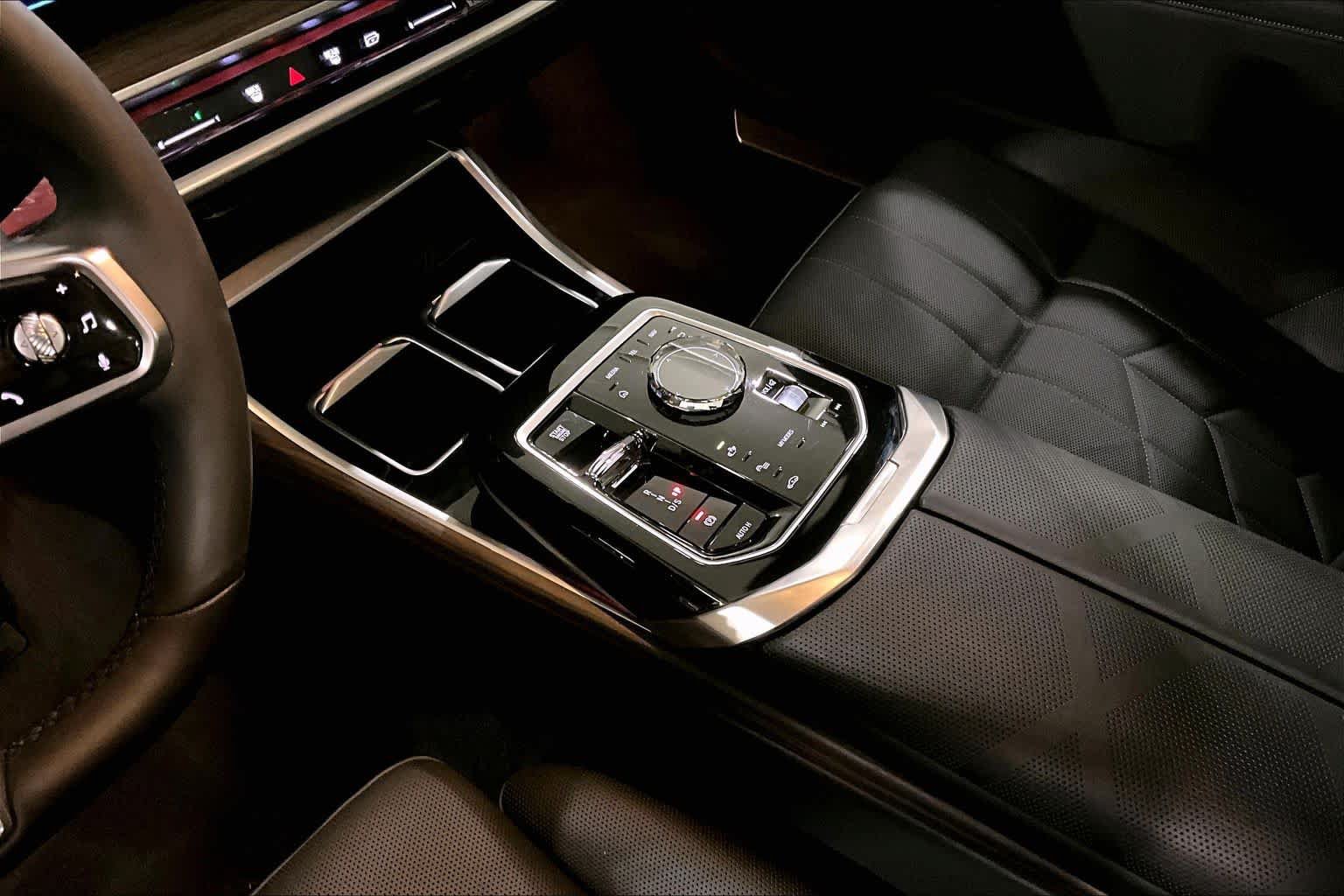 Used 2025 BMW 740i xDrive w/ Executive Package AWD/4WD image 16