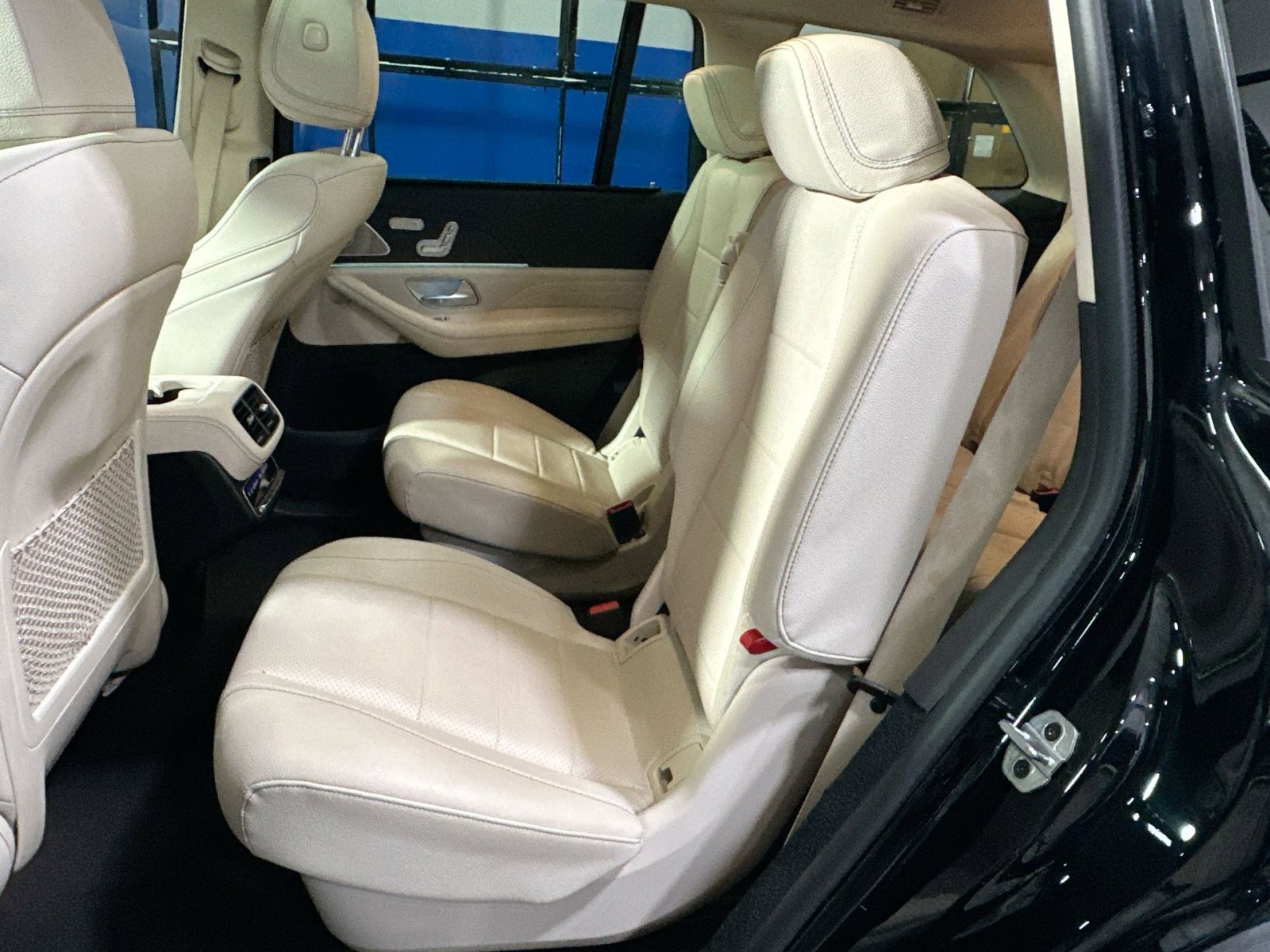 Used 2021 Mercedes-Benz GLS 450 4MATIC image 32