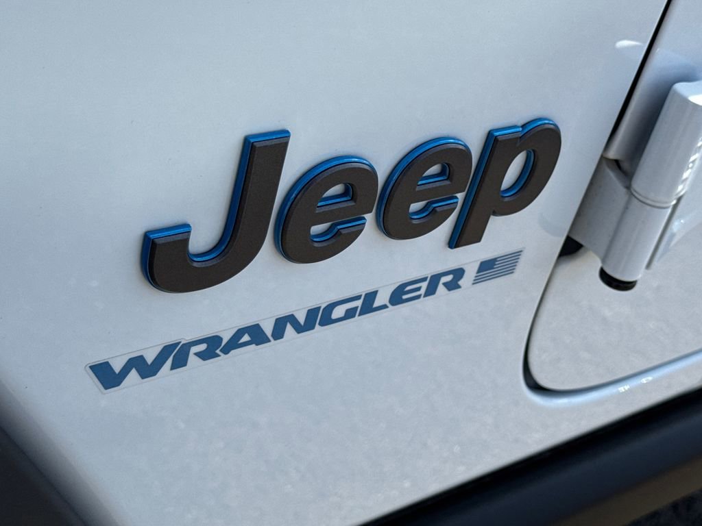 Certified 2023 Jeep Wrangler Unlimited AWD/4WD image 11