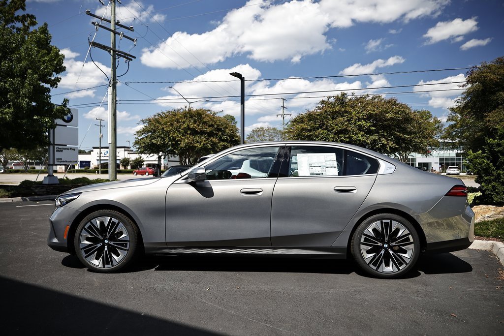 Used 2026 BMW 530i w/ Premium Package image 11