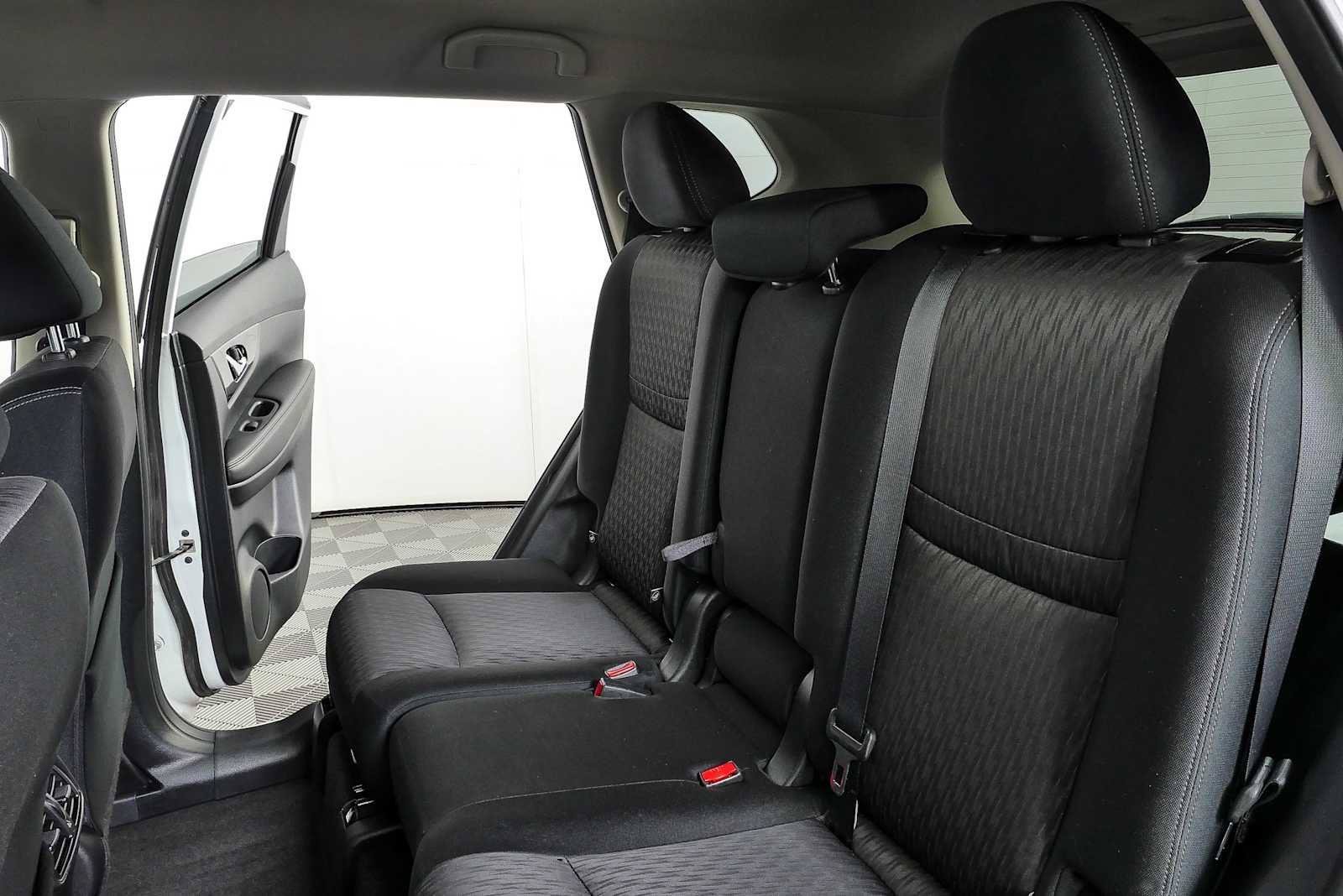 Used 2020 Nissan Rogue S w/ Special Edition Package FWD image 18