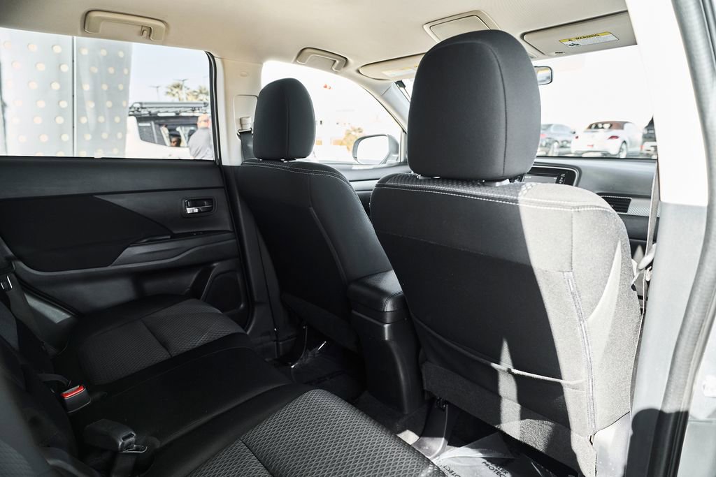 Used 2016 Mitsubishi Outlander SE AWD/4WD image 19