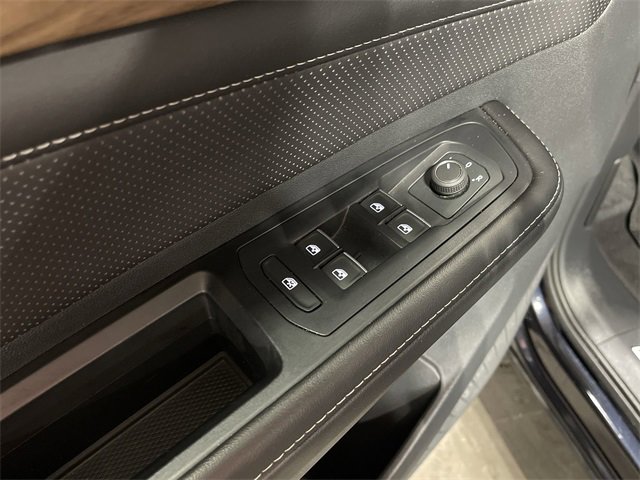 Used 2025 Volkswagen Atlas SE image 19