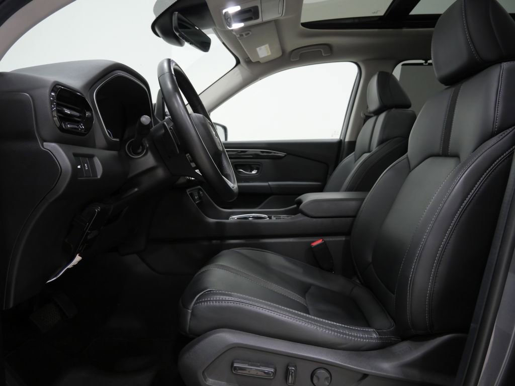 Used 2025 Honda Pilot Touring image 13