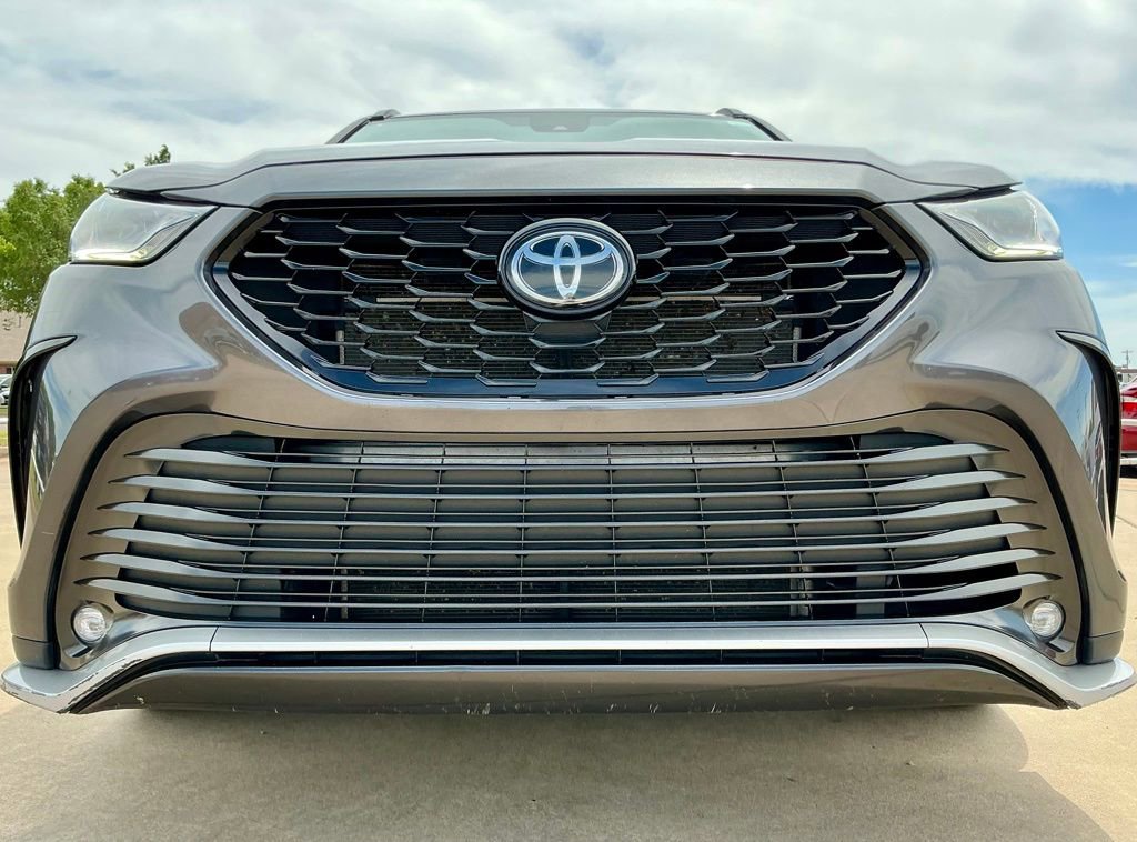 Used 2022 Toyota Highlander XSE FWD image 9