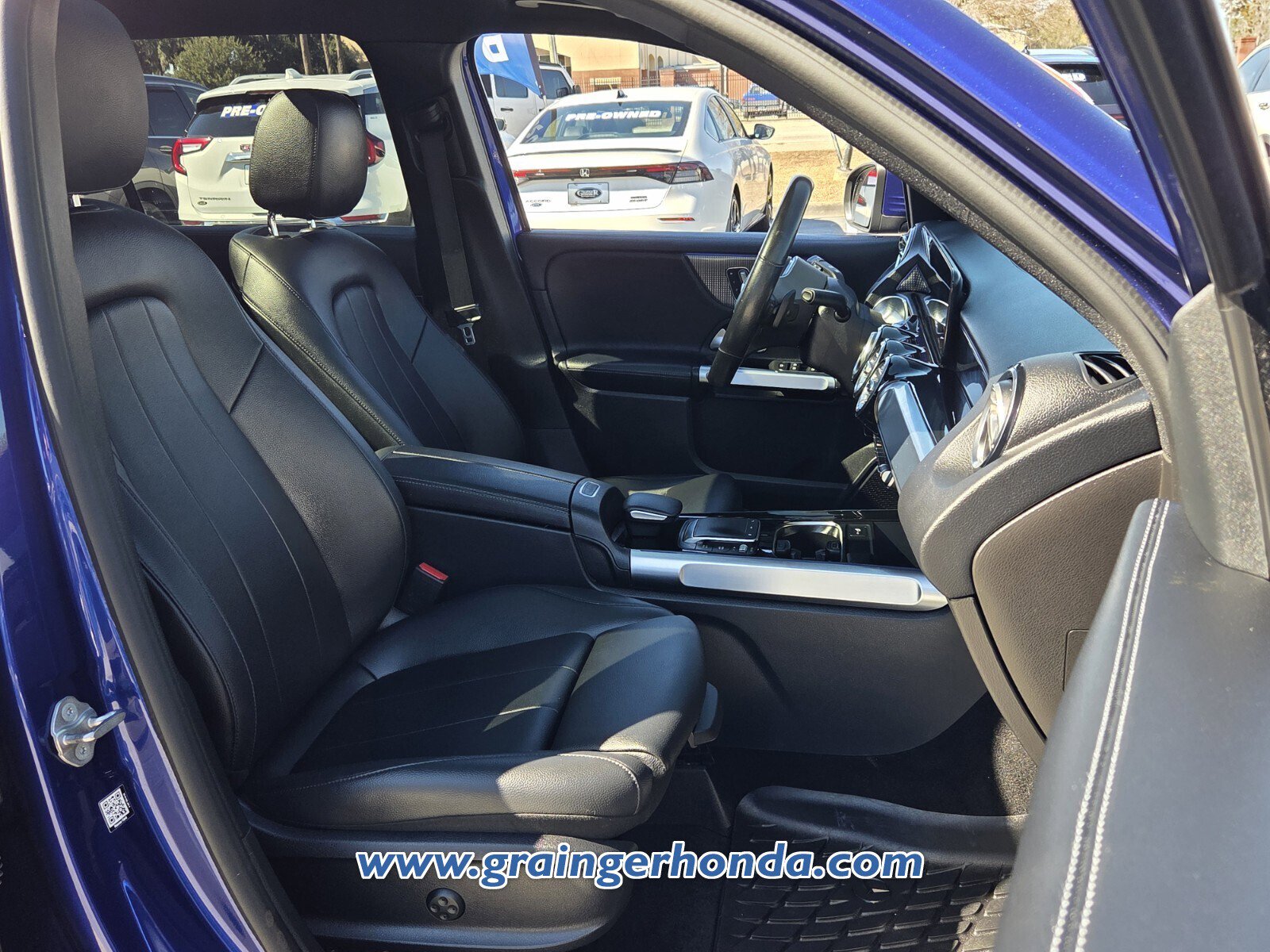 Used 2021 Mercedes-Benz GLB 250 4MATIC w/ Premium Package image 15