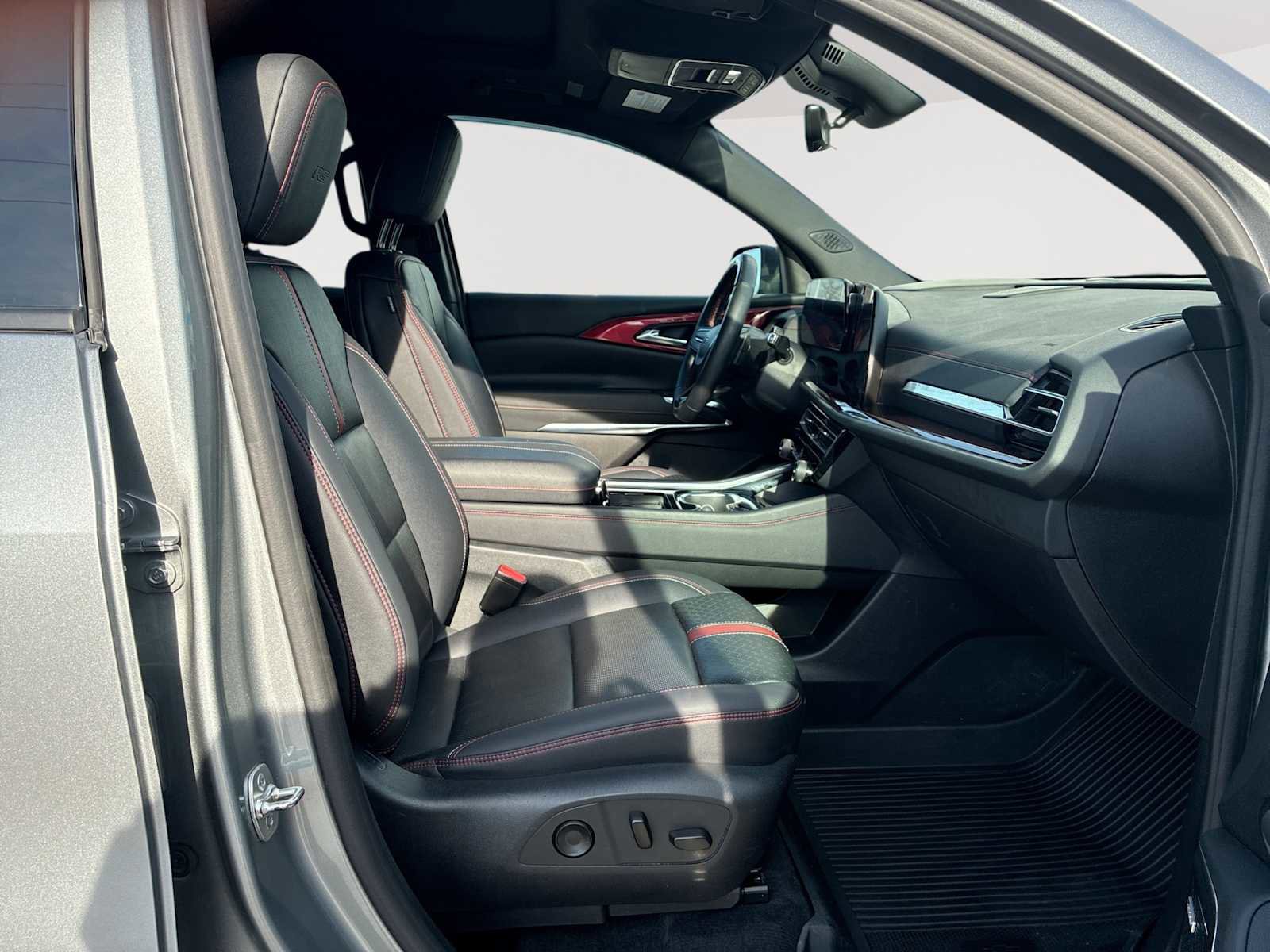 Certified 2024 Chevrolet Traverse RS image 29