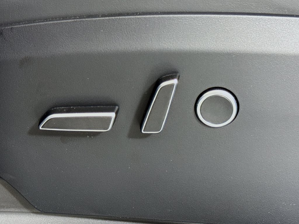 Used 2023 Tesla Model X AWD/4WD image 14