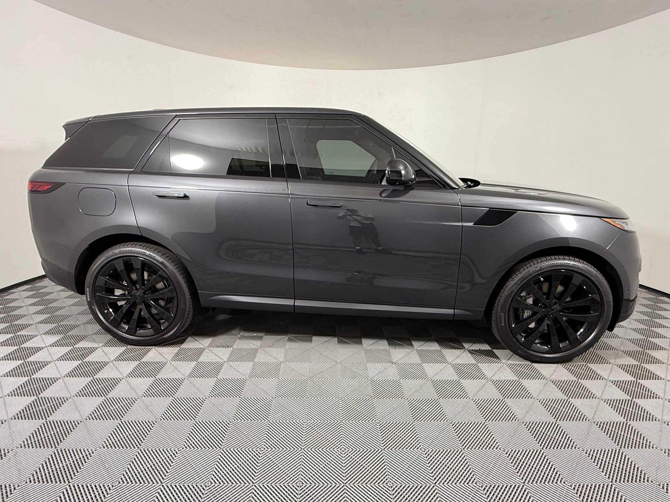 New 2026 Land Rover Range Rover Sport SE AWD/4WD image 7