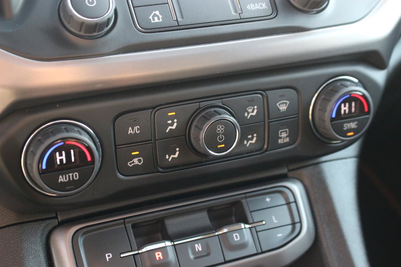 Used 2023 GMC Acadia AT4 AWD/4WD image 30