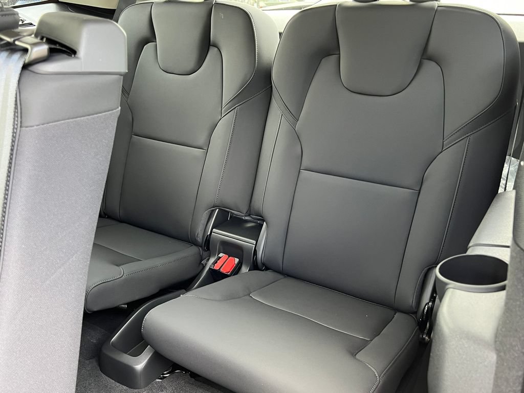 New 2026 Volvo XC90 T8 Plus w/ Protection Package Premier AWD/4WD image 9