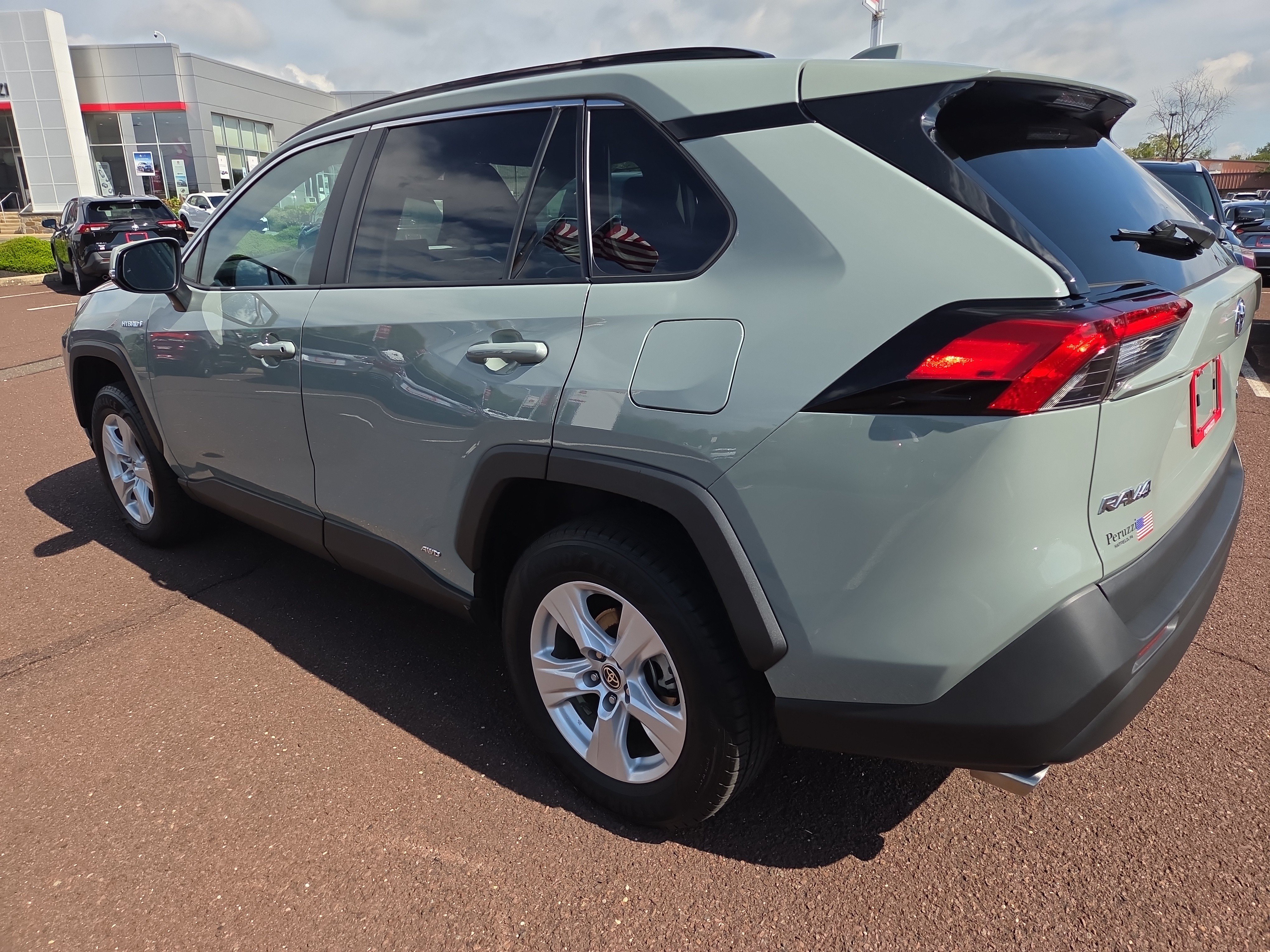Certified 2021 Toyota RAV4 XLE w/ XLE Grade Weather Package AWD/4WD image 5