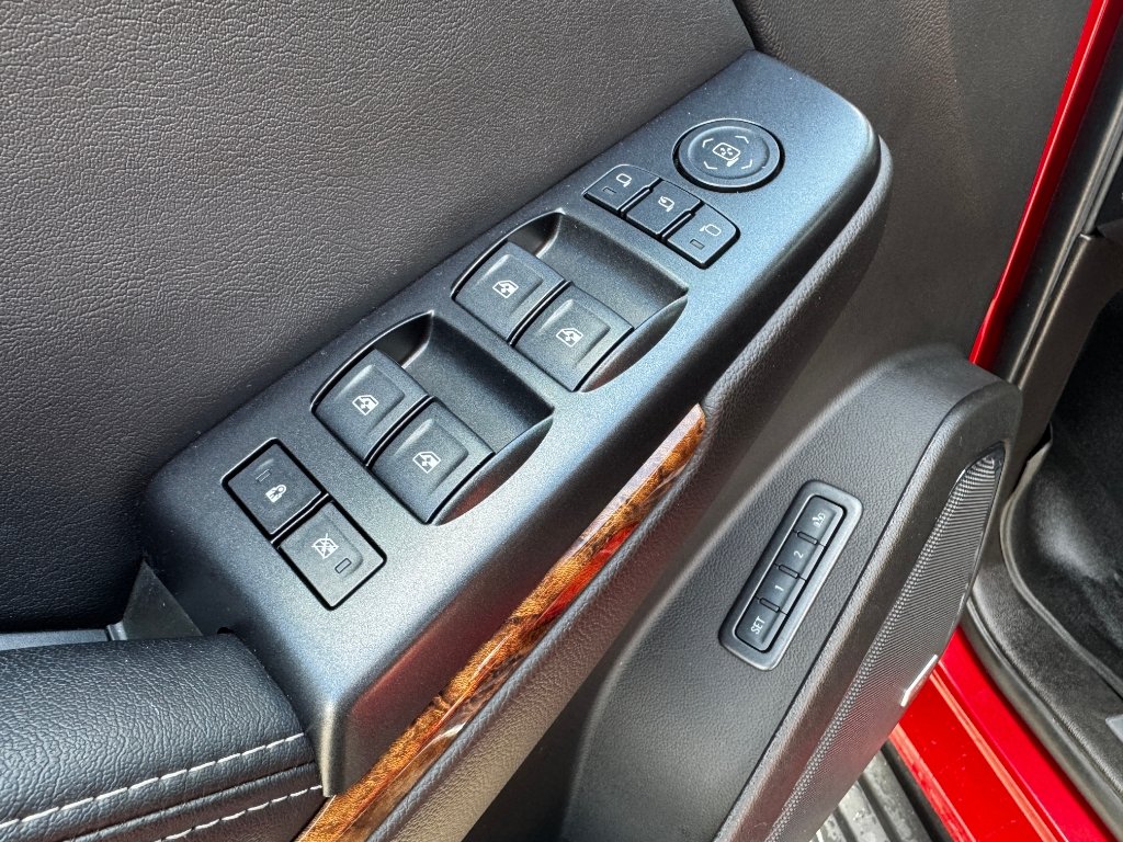 Used 2015 Chevrolet Tahoe LTZ AWD/4WD image 11