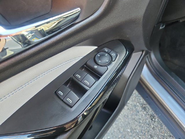 Used 2025 Chevrolet Trax LT w/ LT Convenience Package FWD image 12