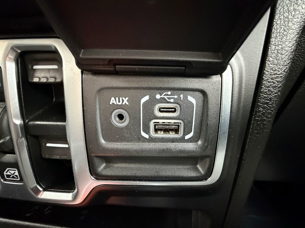 Used 2024 Jeep Wrangler Unlimited Sahara image 28