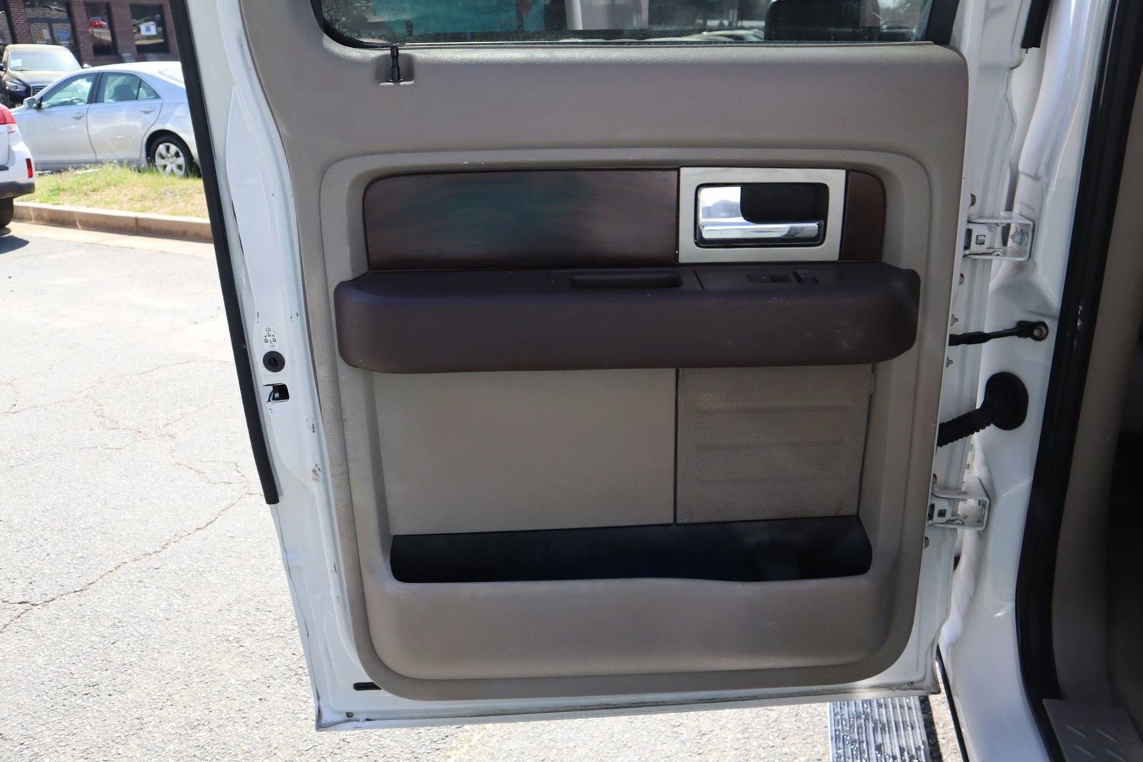 Used 2010 Ford F150 Platinum image 10