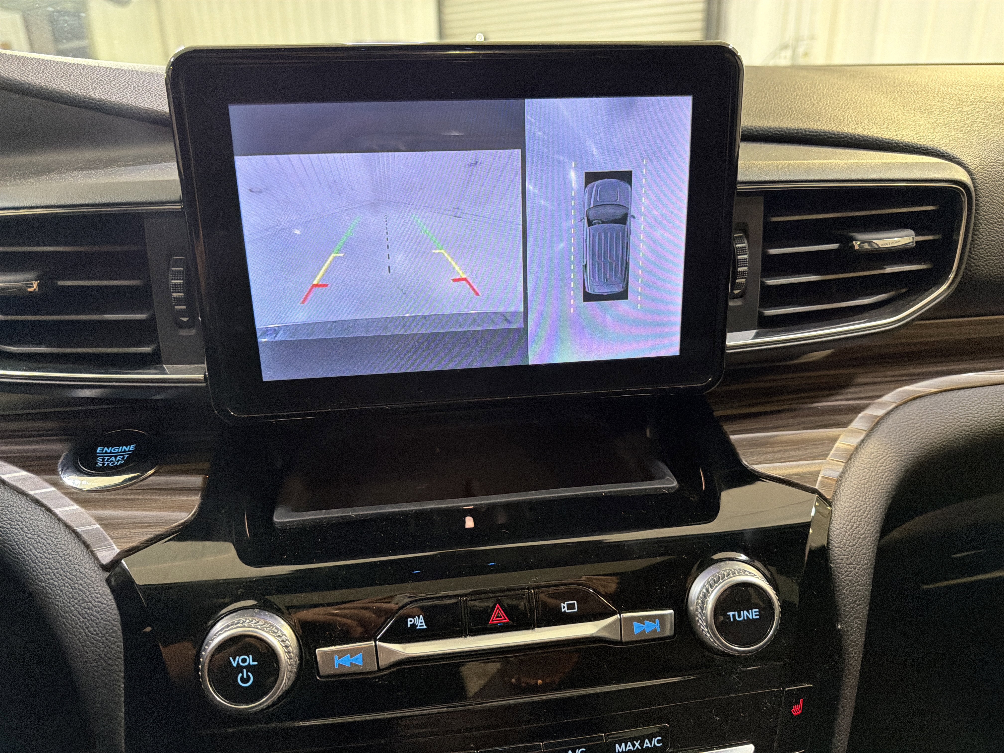 Used 2022 Ford Explorer Limited w/ Equipment Group 301A RWD image 19